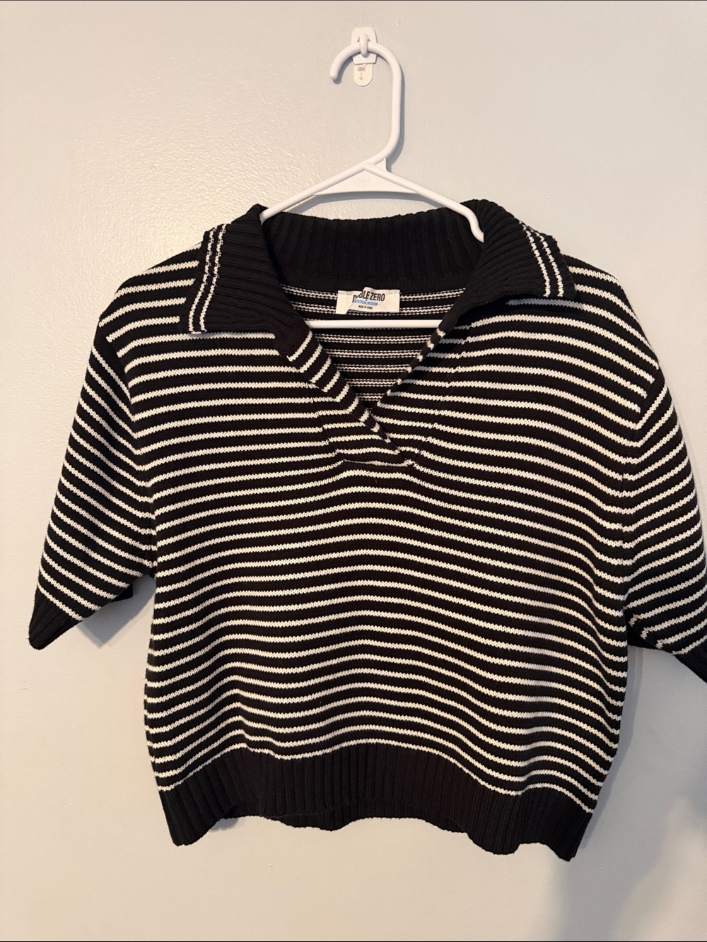 Double Zero Black and White Striped V-Neck Short Sleeve Sweater